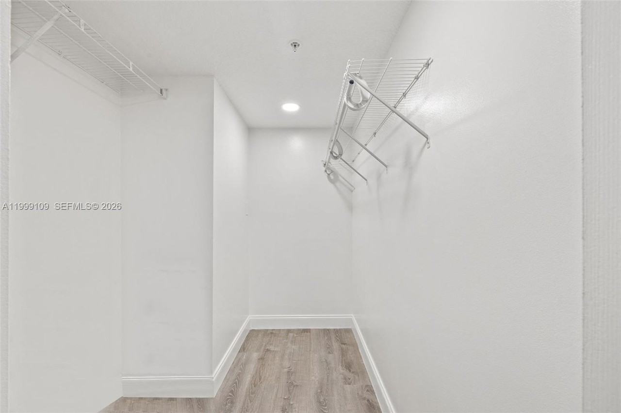 470 S Park Rd - Photo 2 of 14