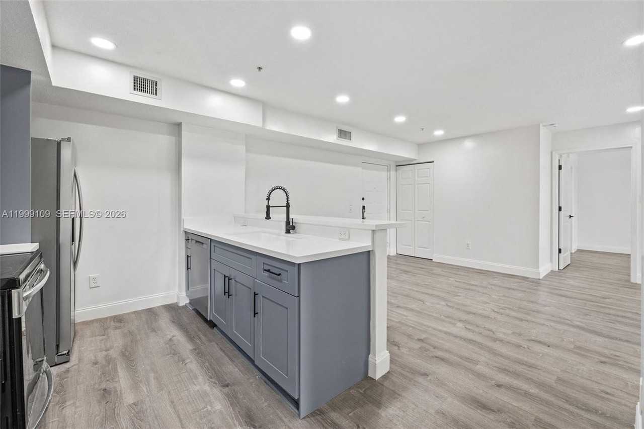 470 S Park Rd - Photo 3 of 14