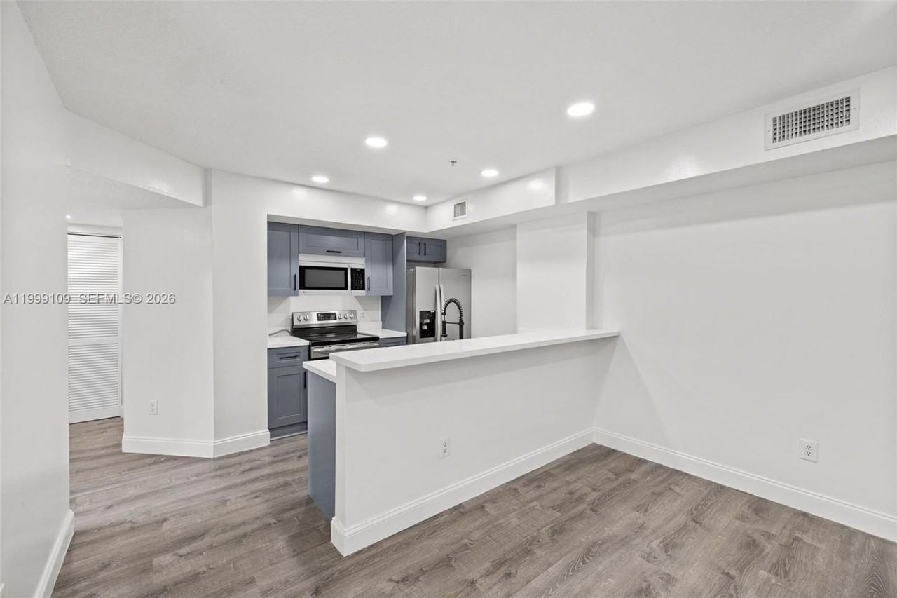 470 S Park Rd - Photo 4 of 14