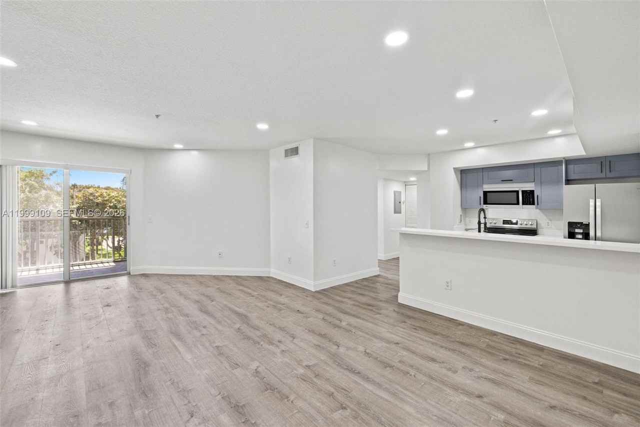 470 S Park Rd - Photo 5 of 14