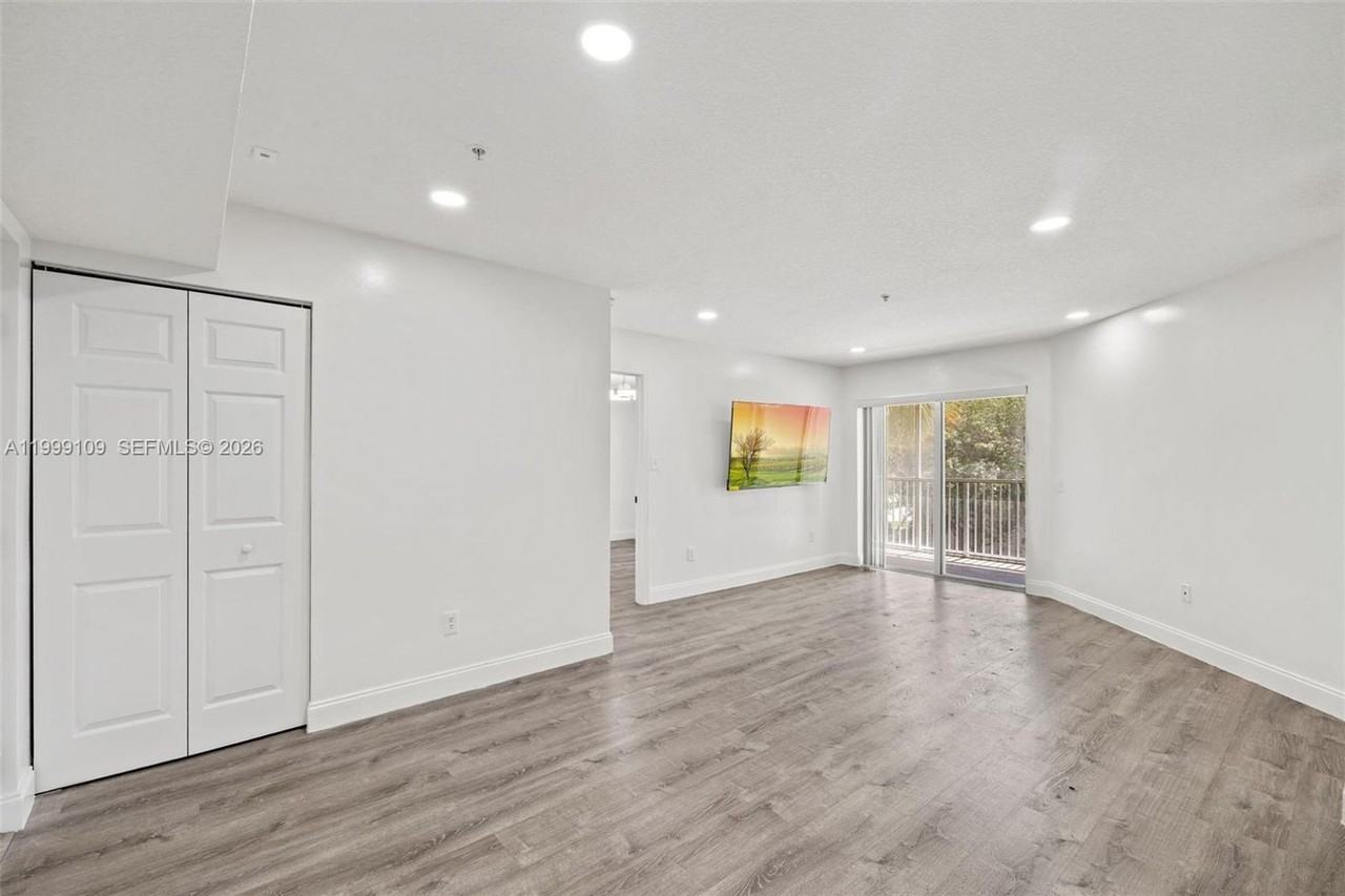 470 S Park Rd - Photo 6 of 14