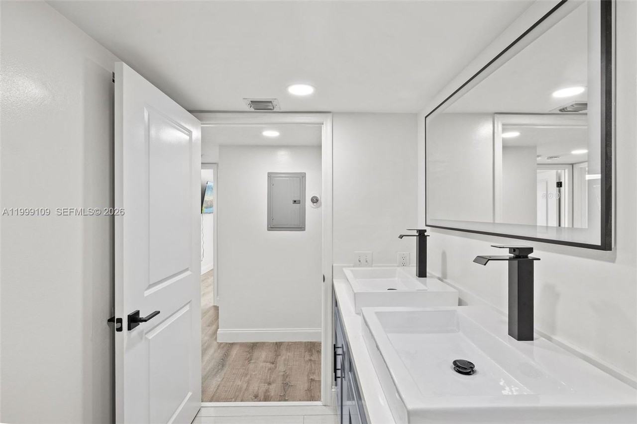 470 S Park Rd - Photo 7 of 14