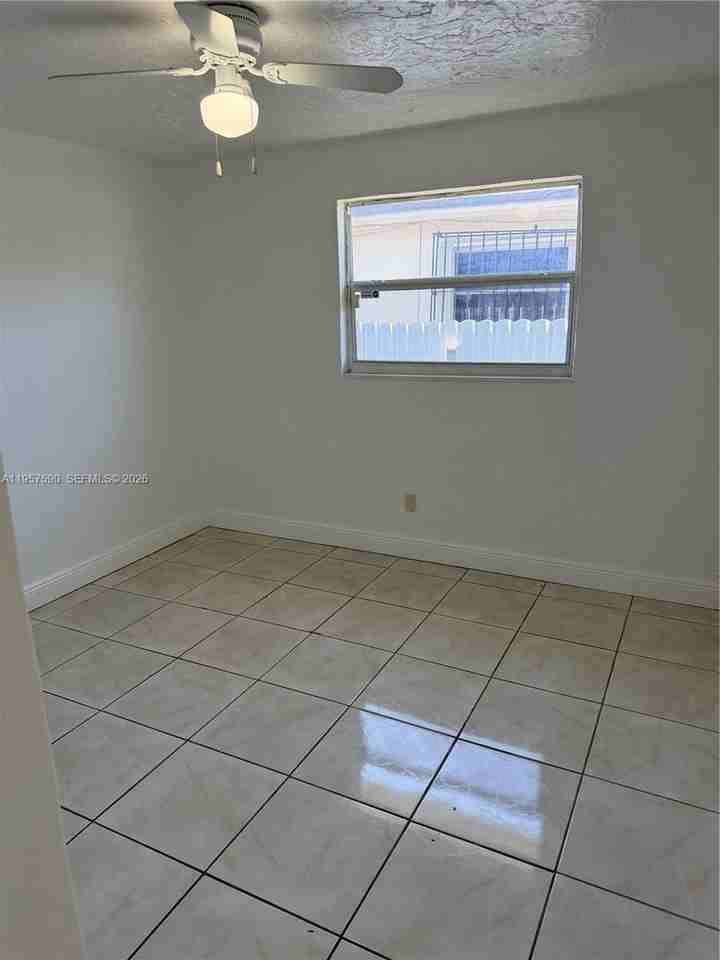 2287 Nw 33rd St - Photo 6 of 11