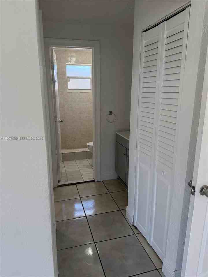 2287 Nw 33rd St - Photo 7 of 11