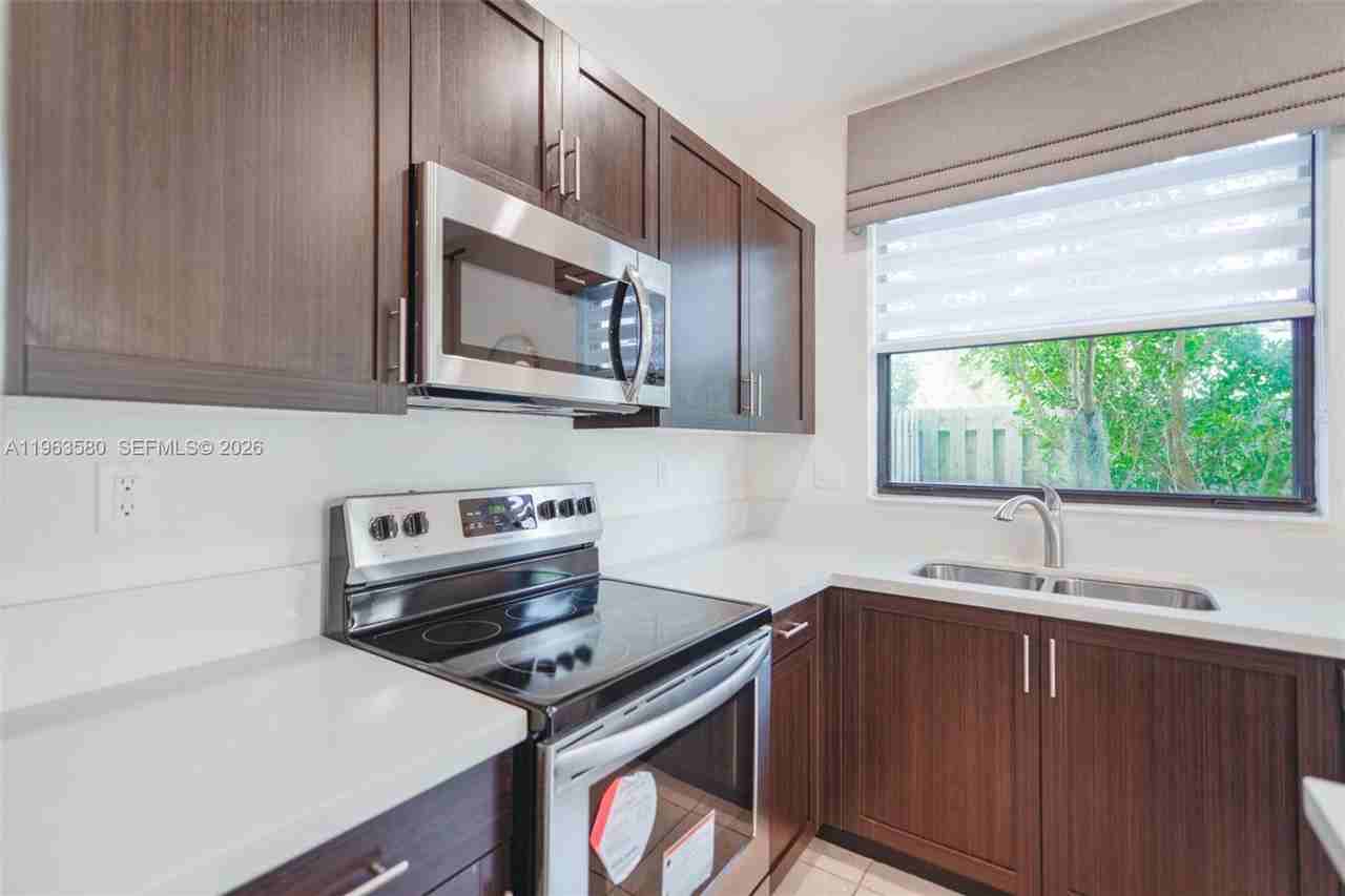 20814 Ne 5th Ct - Photo 2 of 15