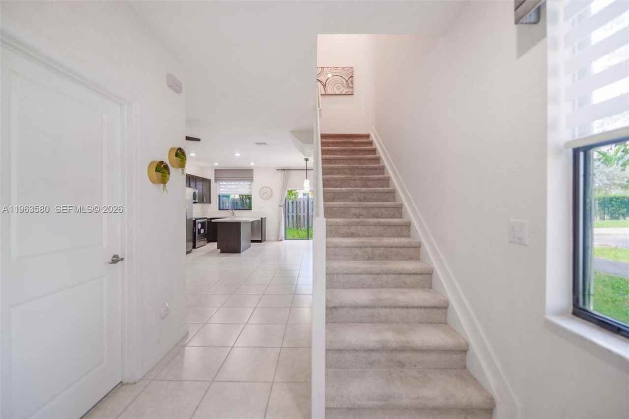 20814 Ne 5th Ct - Photo 3 of 15