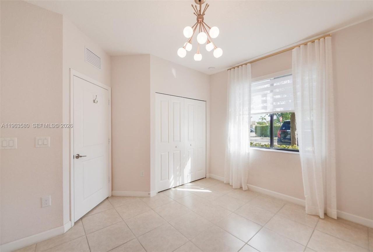 20814 Ne 5th Ct - Photo 7 of 15