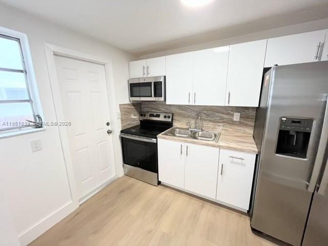 820 86th St - Photo 2 of 10