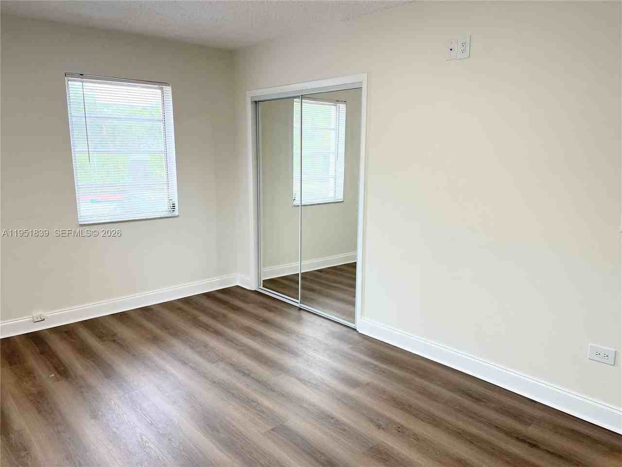 820 86th St - Photo 6 of 10