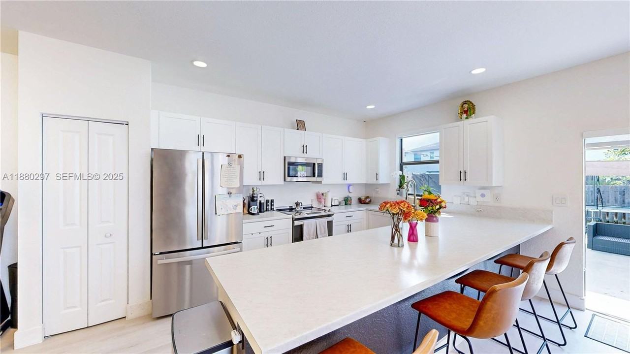 24902 Sw 107th Ave - Photo 3 of 16