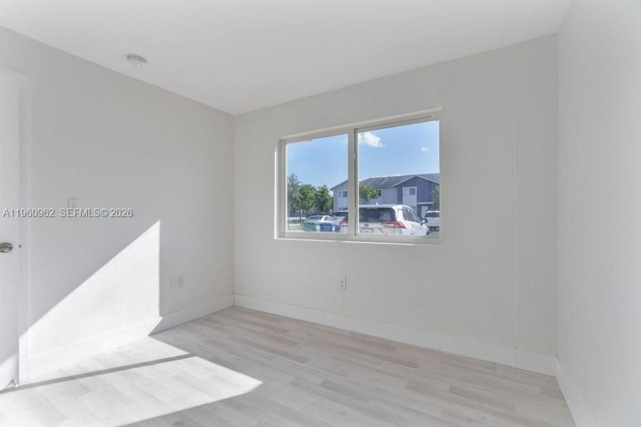 2767 Nw 191st Ter - Photo 5 of 10