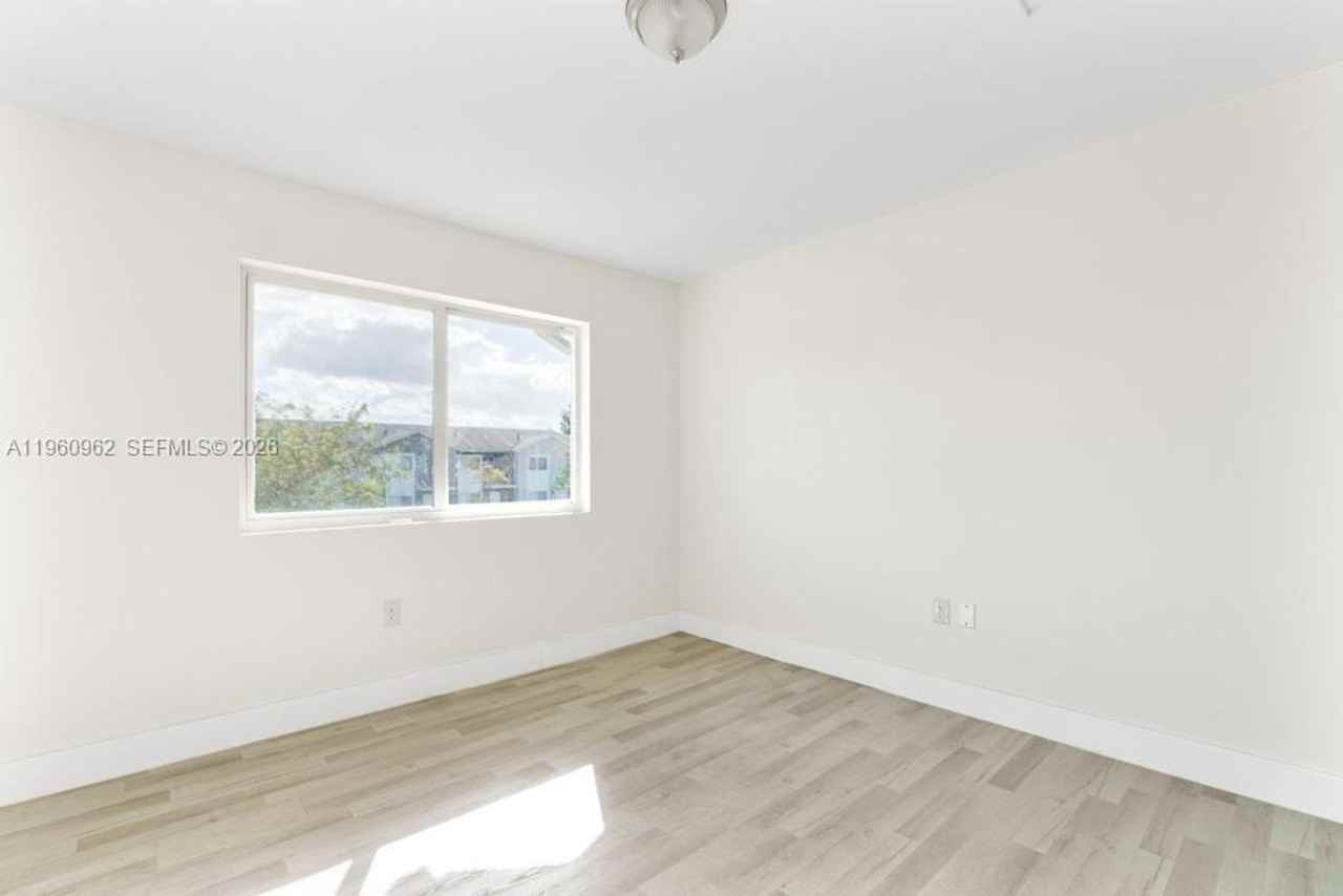 2767 Nw 191st Ter - Photo 7 of 10