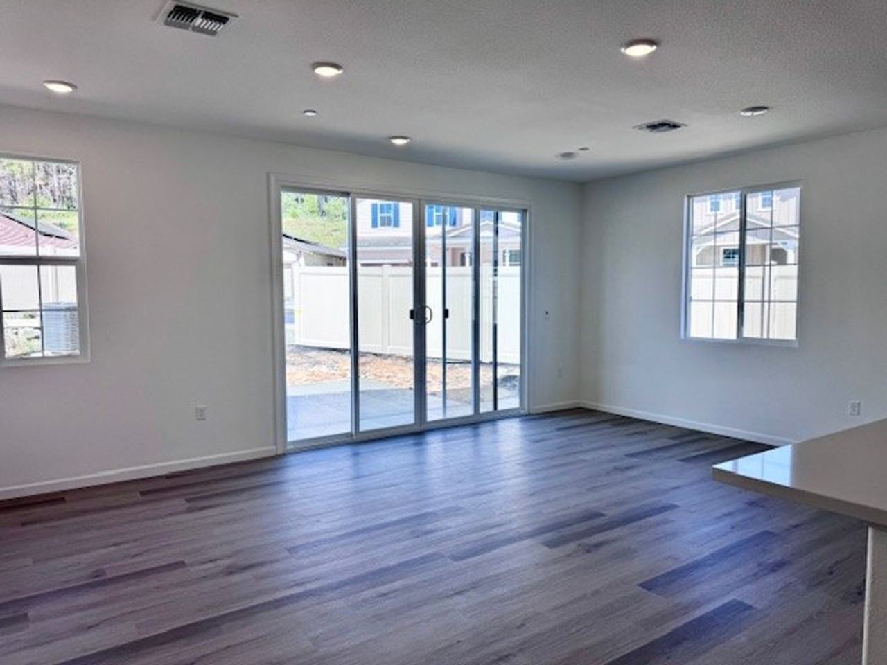 306 Shamrock Dr - Photo 3 of 12