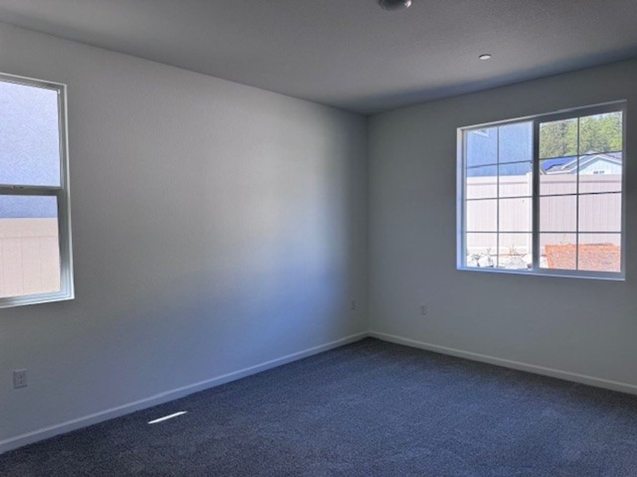 306 Shamrock Dr - Photo 4 of 12