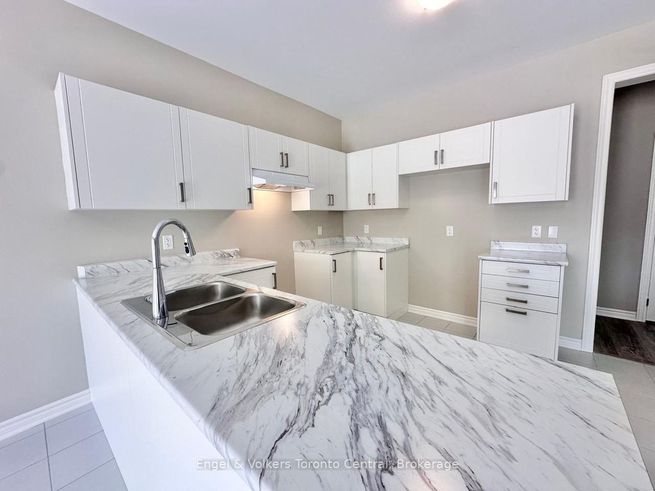 209 Clipper Dr - Photo 7 of 35