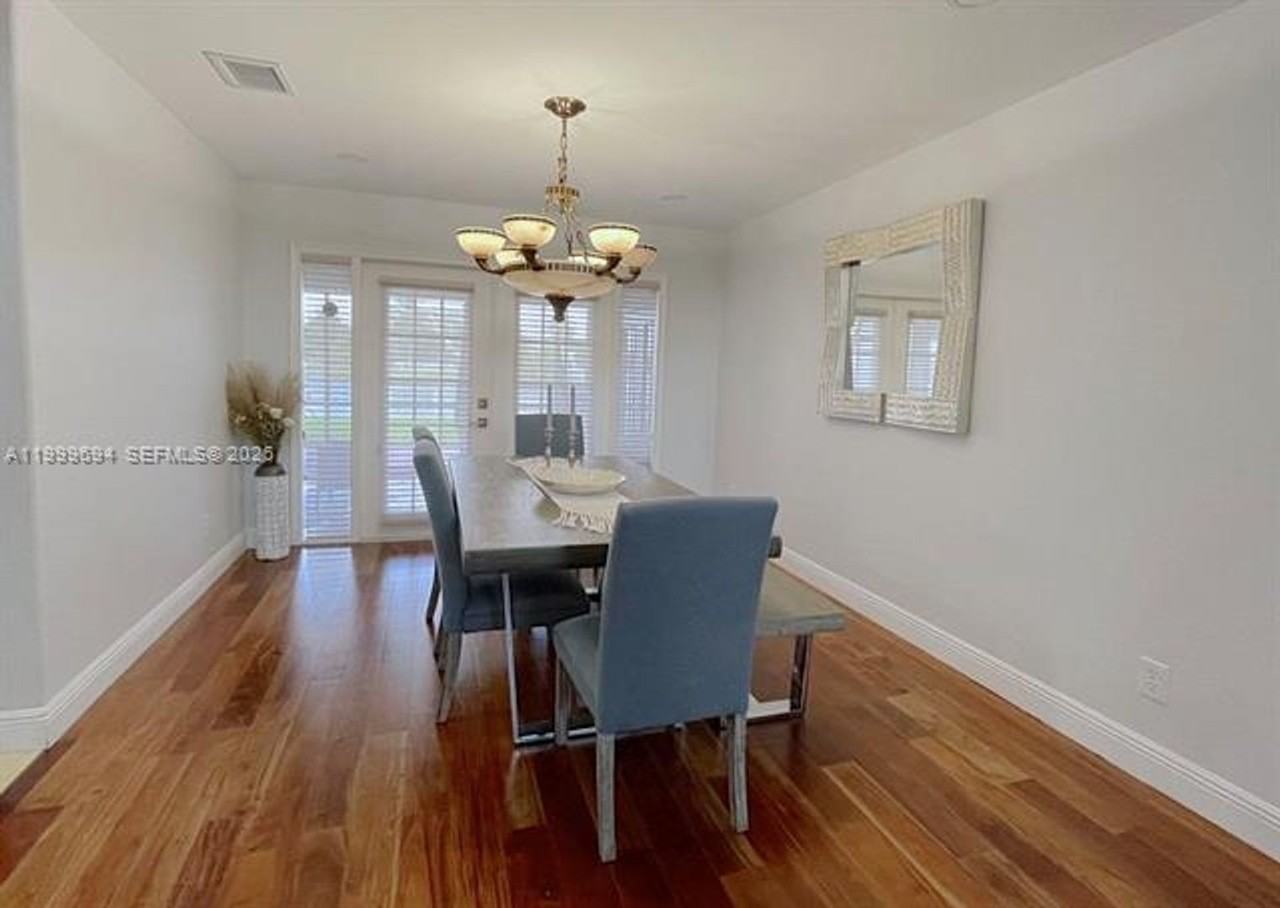 18281 Sw 22nd St - Photo 4 of 32