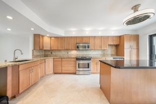 525 Bayfront Dr - Photo 1 of 1