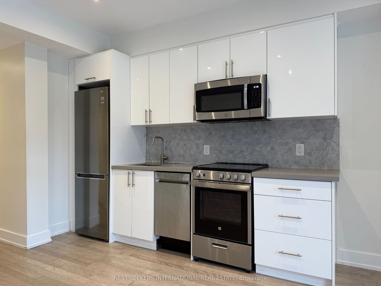 1555 Bloor Street W 4 - Photo 2 of 16