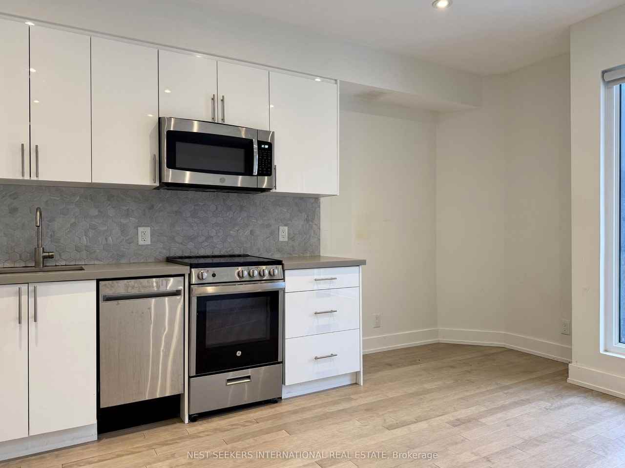 1555 Bloor Street W 4 - Photo 3 of 16