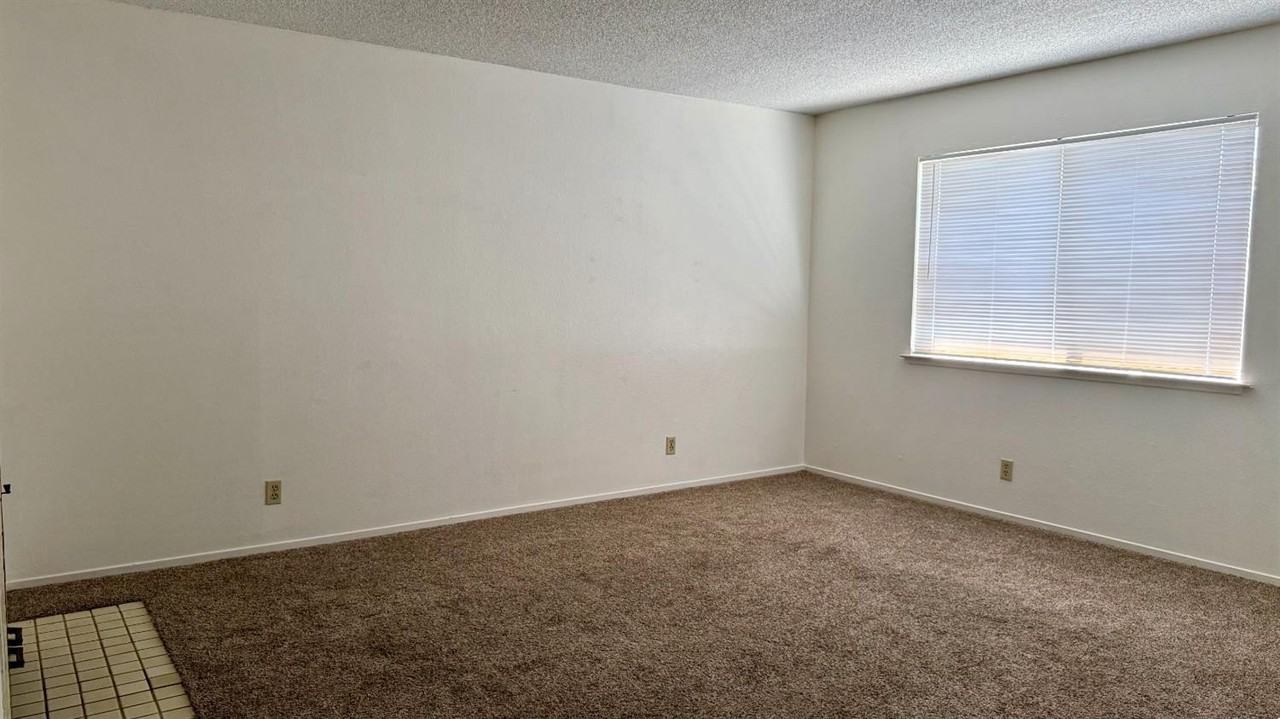 40 N 19th Ave #A - Photo 3 of 11