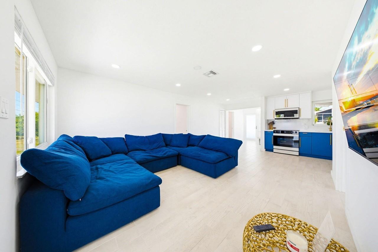 30361 Hardin Rd - Photo 3 of 50