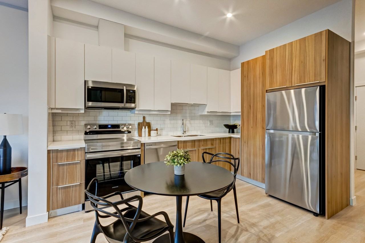 1905 45 St Sw - Photo 2 of 16