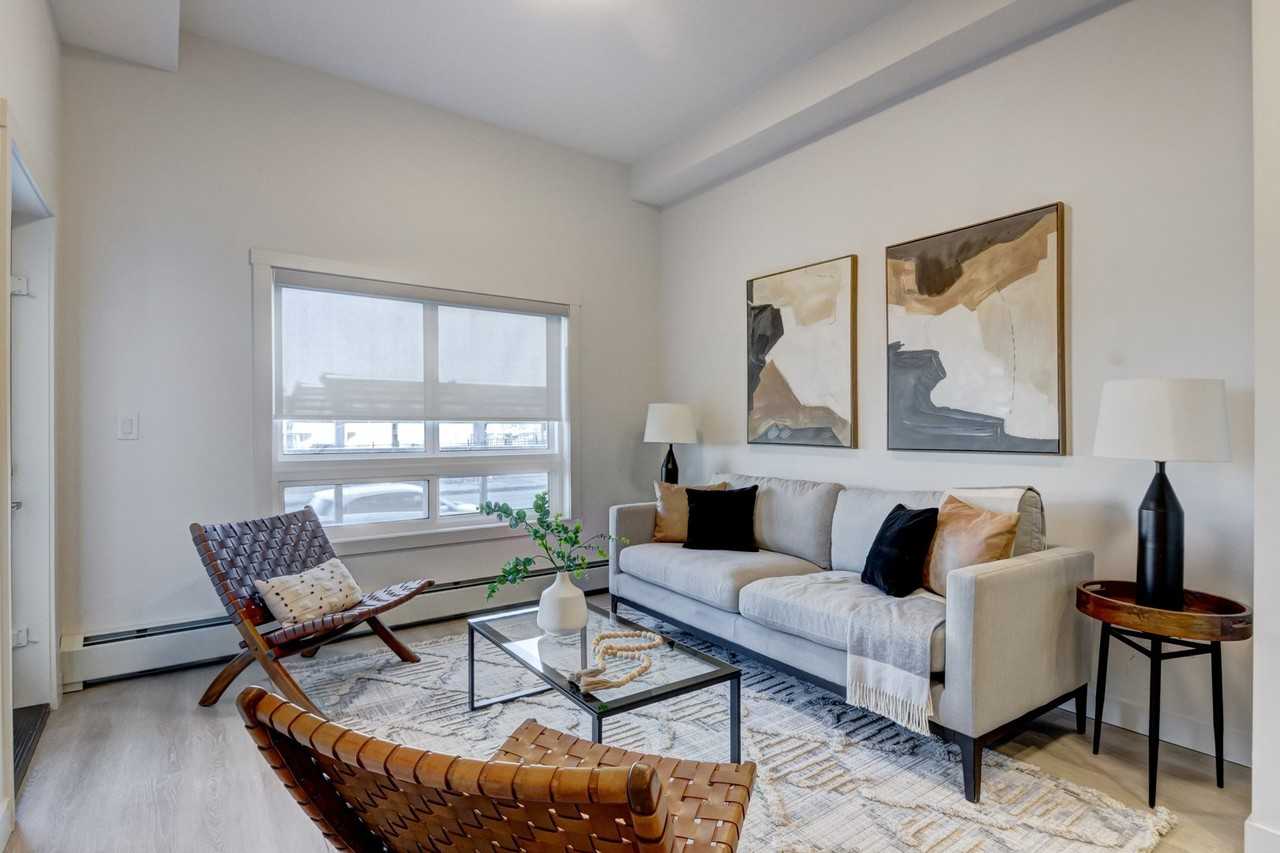 1905 45 St Sw - Photo 3 of 16