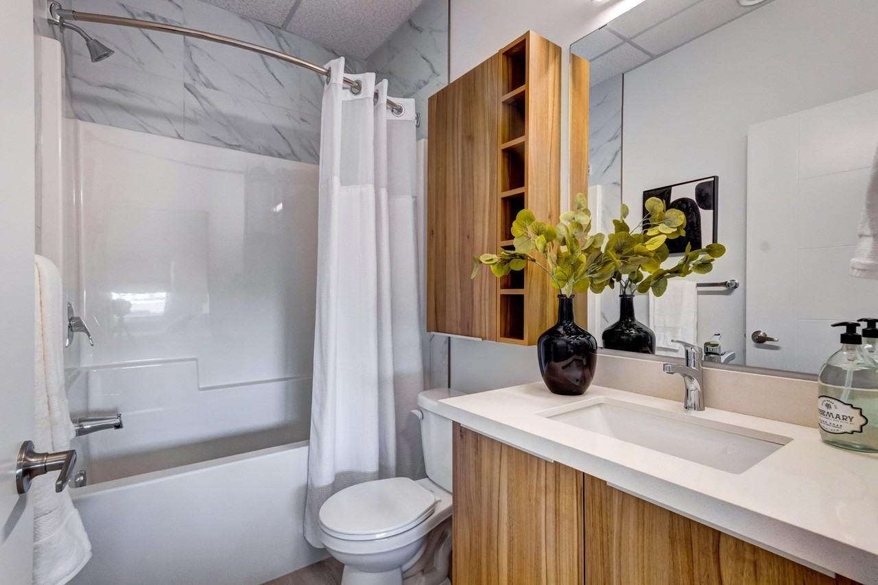 1905 45 St Sw - Photo 5 of 16