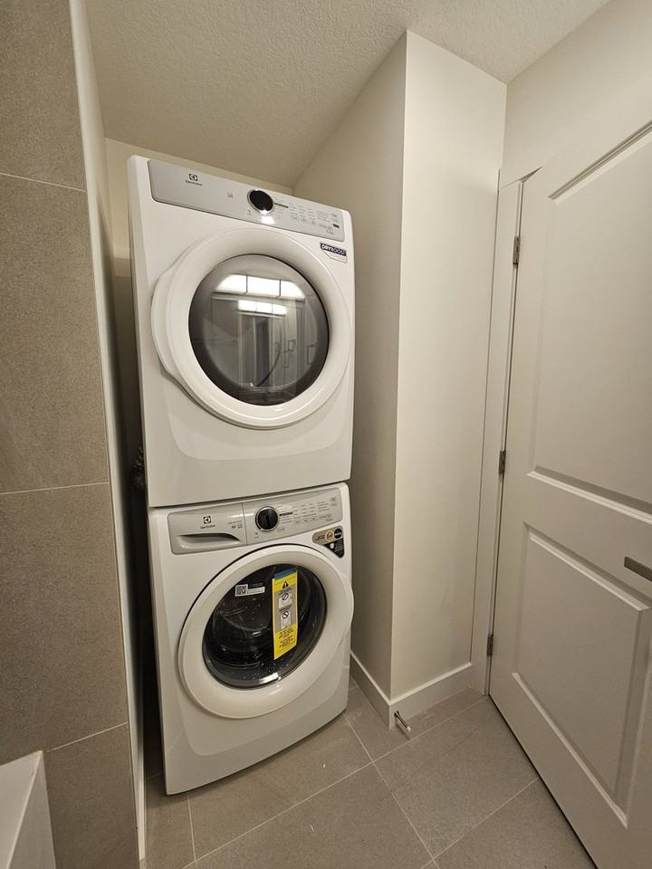 1810 28 Ave Sw - Photo 4 of 15