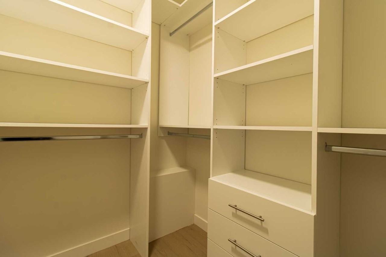 1512 21 Ave Nw - Photo 4 of 33