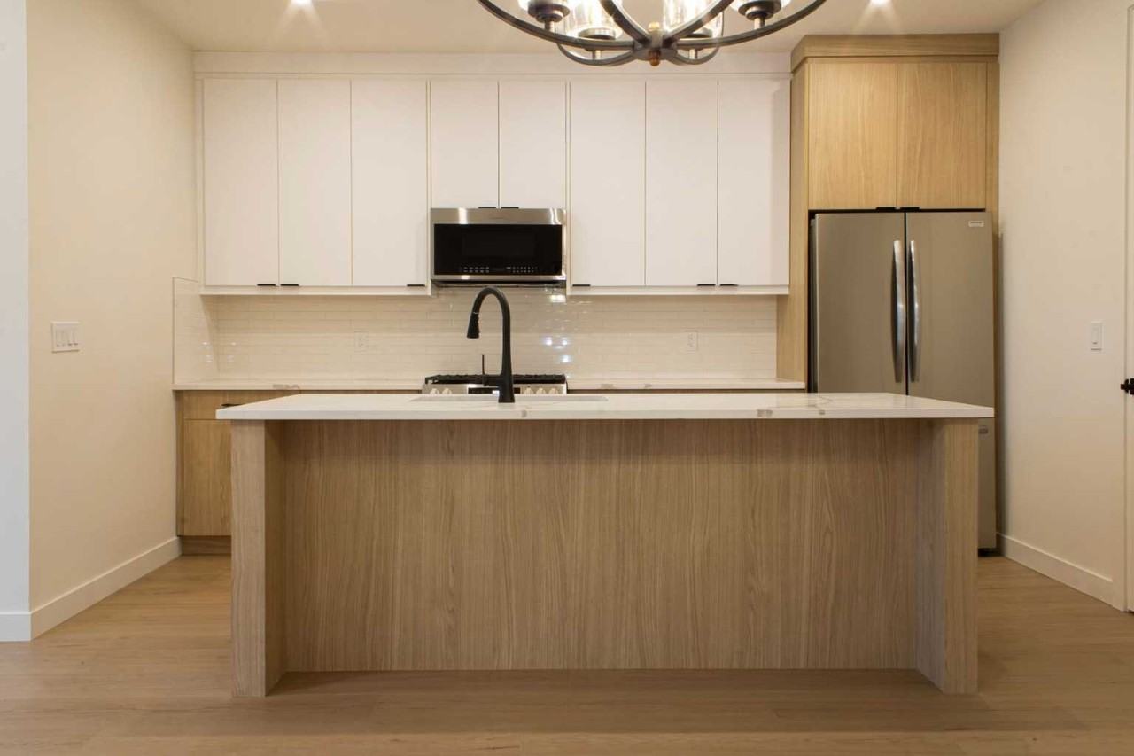 1512 21 Ave Nw - Photo 6 of 33