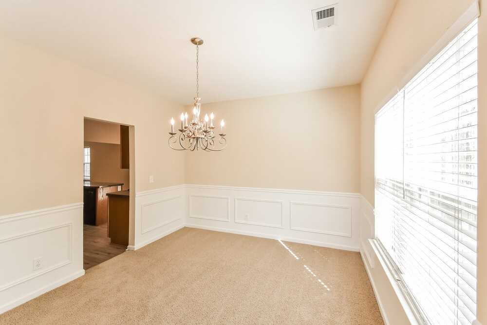 1061 Southwood Dr - Photo 6 of 17