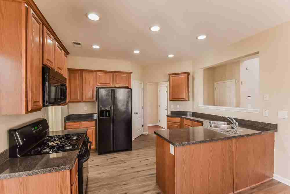 1061 Southwood Dr - Photo 7 of 17