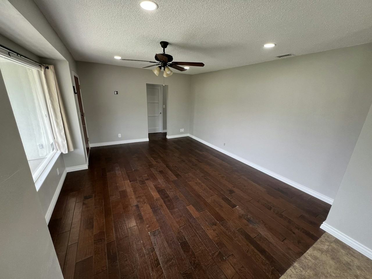 645 West Grove Street - Photo 4 of 26