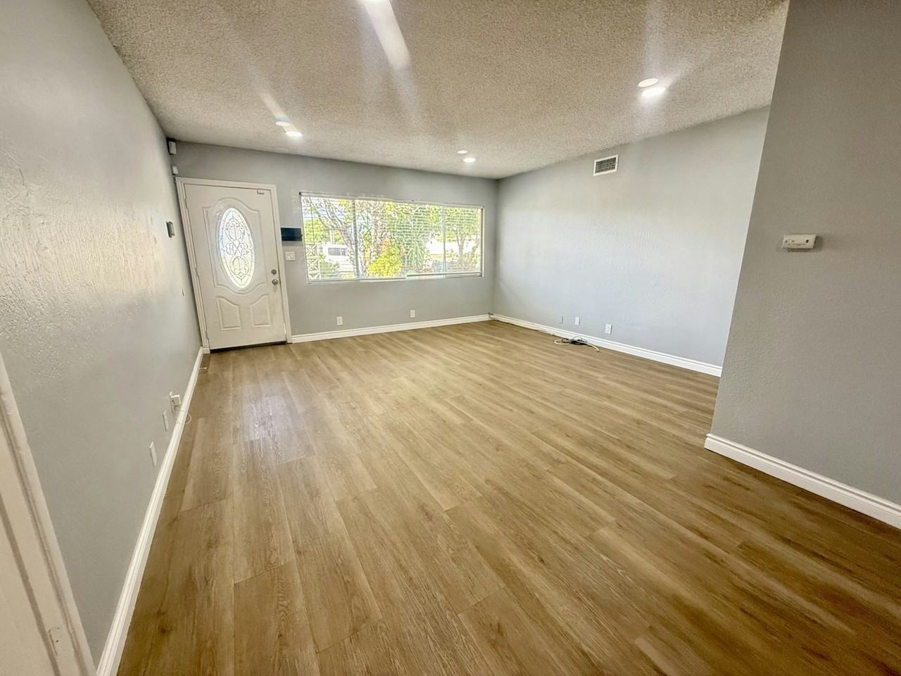 4931 Benito St, Unit N/A - Photo 2 of 15