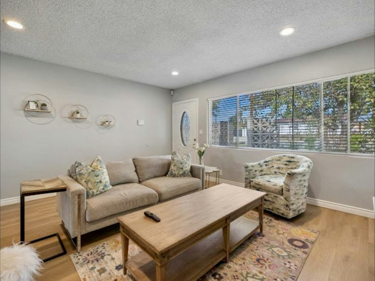 4931 Benito St, Unit N/A - Photo 3 of 15