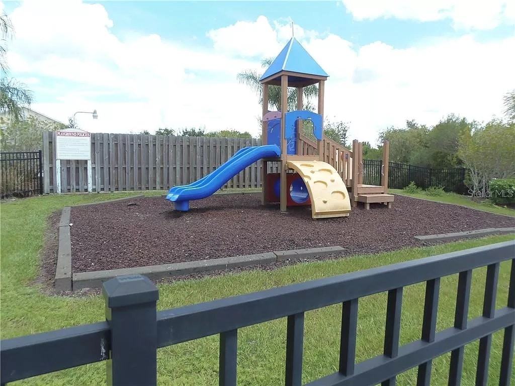 6437 Cypressdale Drive, Unit 102 - Photo 4 of 14