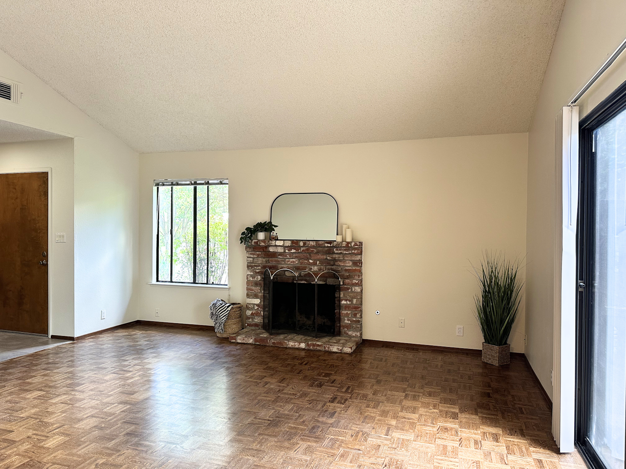 726 Barcelona Avenue - Photo 3 of 27