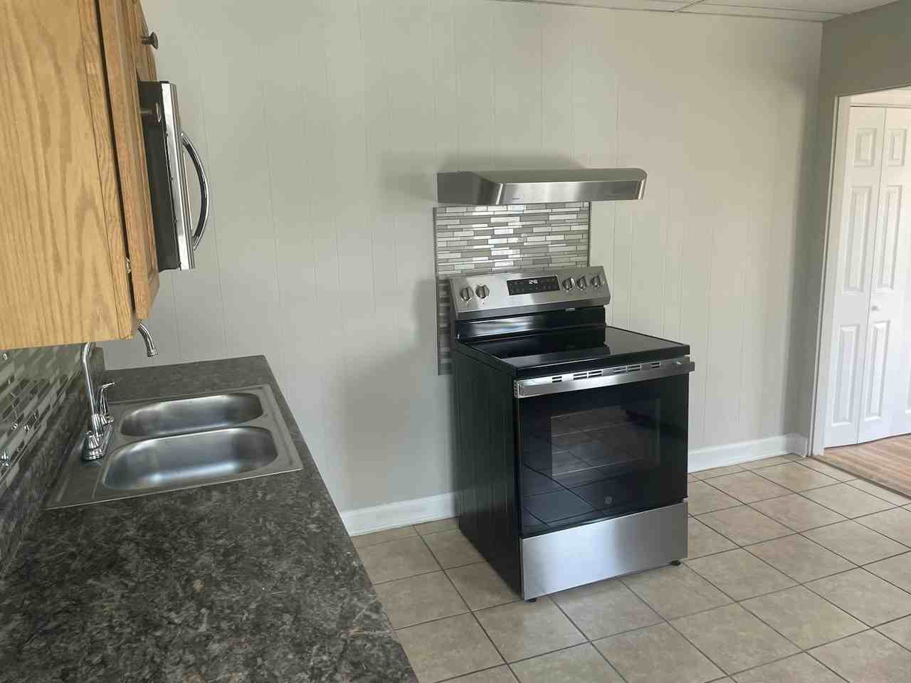 28-32 Mary Avenue, Unit 2 - Photo 7 of 10