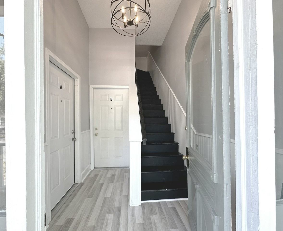 313 East Henry Street, Unit C - Photo 2 of 10