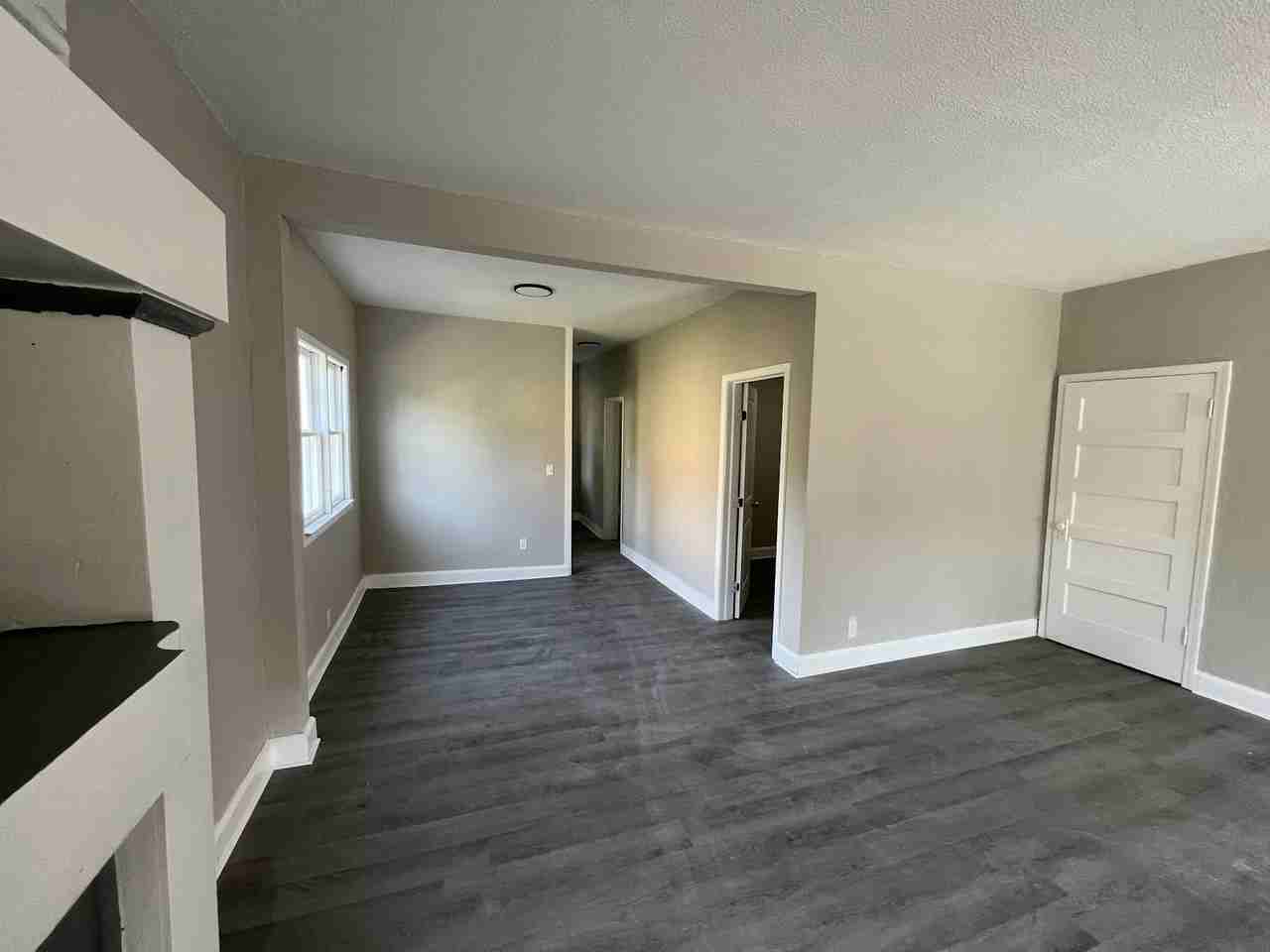 1922 Airline Avenue, Unit 1924 1/2 (Upper) - Photo 5 of 8