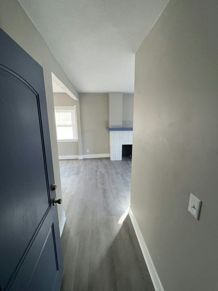 1922 Airline Avenue, Unit 1924 1/2 (Upper) - Photo 6 of 8