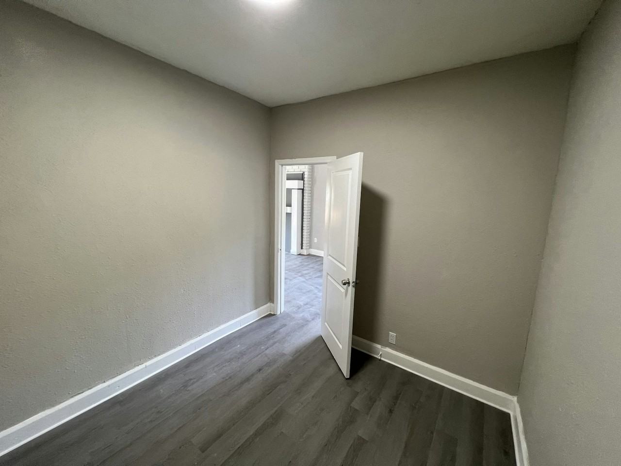 1922 Airline Avenue, Unit 1924 1/2 (Upper) - Photo 7 of 8