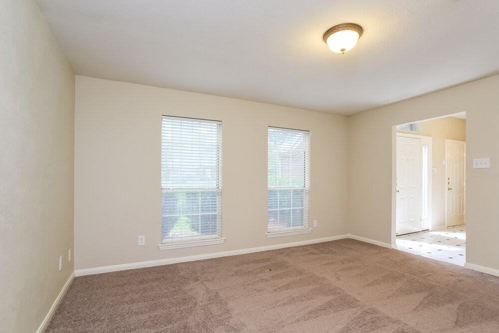 20914 Lake Park Trl - Photo 2 of 19