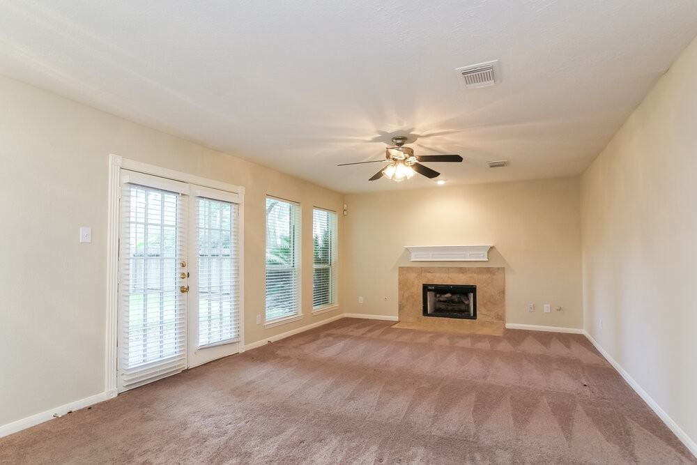20914 Lake Park Trl - Photo 3 of 19