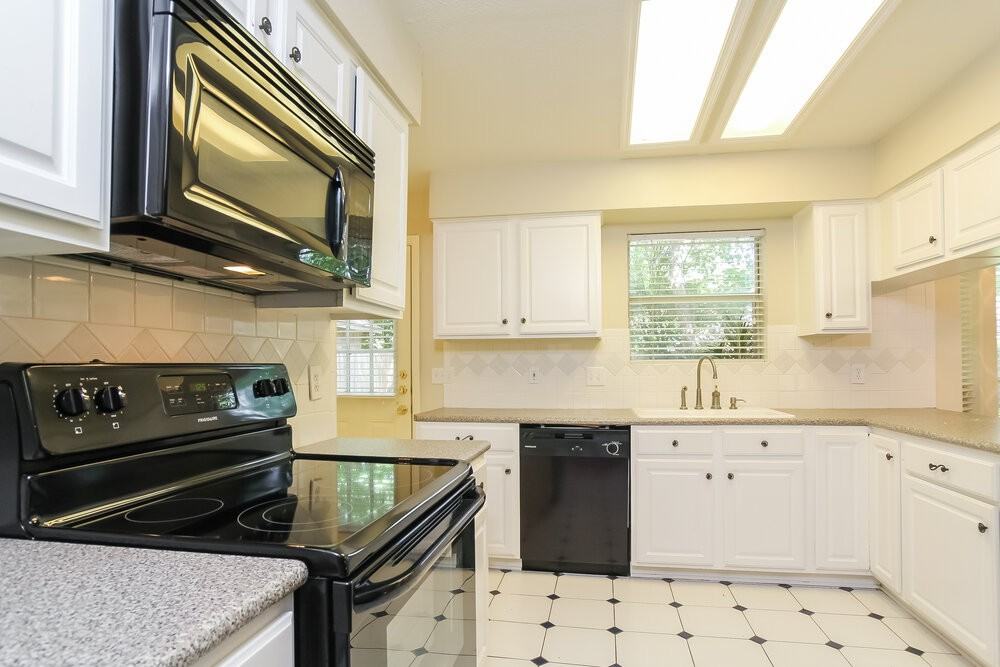 20914 Lake Park Trl - Photo 7 of 19