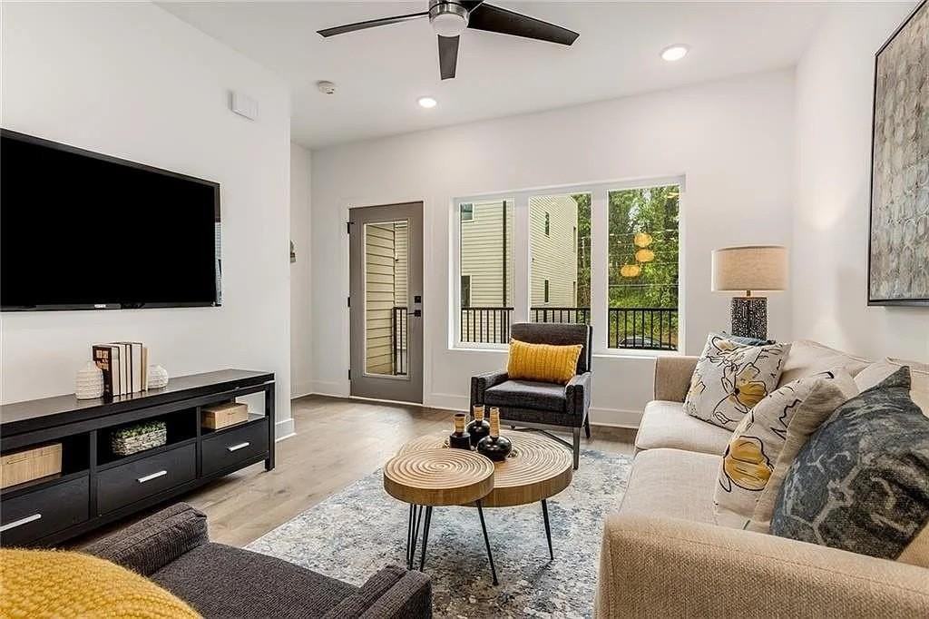 1436 Walker Pl Se - Photo 3 of 26