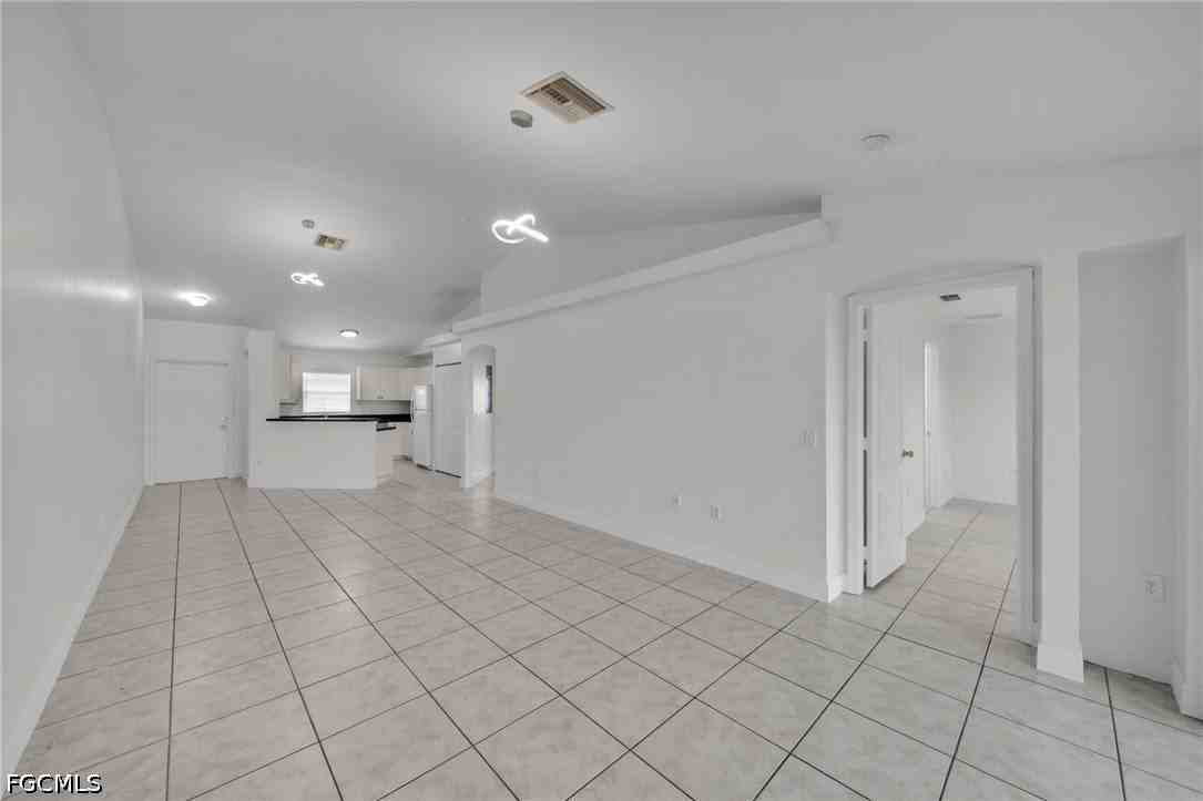 2033 Andalusia Blvd - Photo 4 of 19