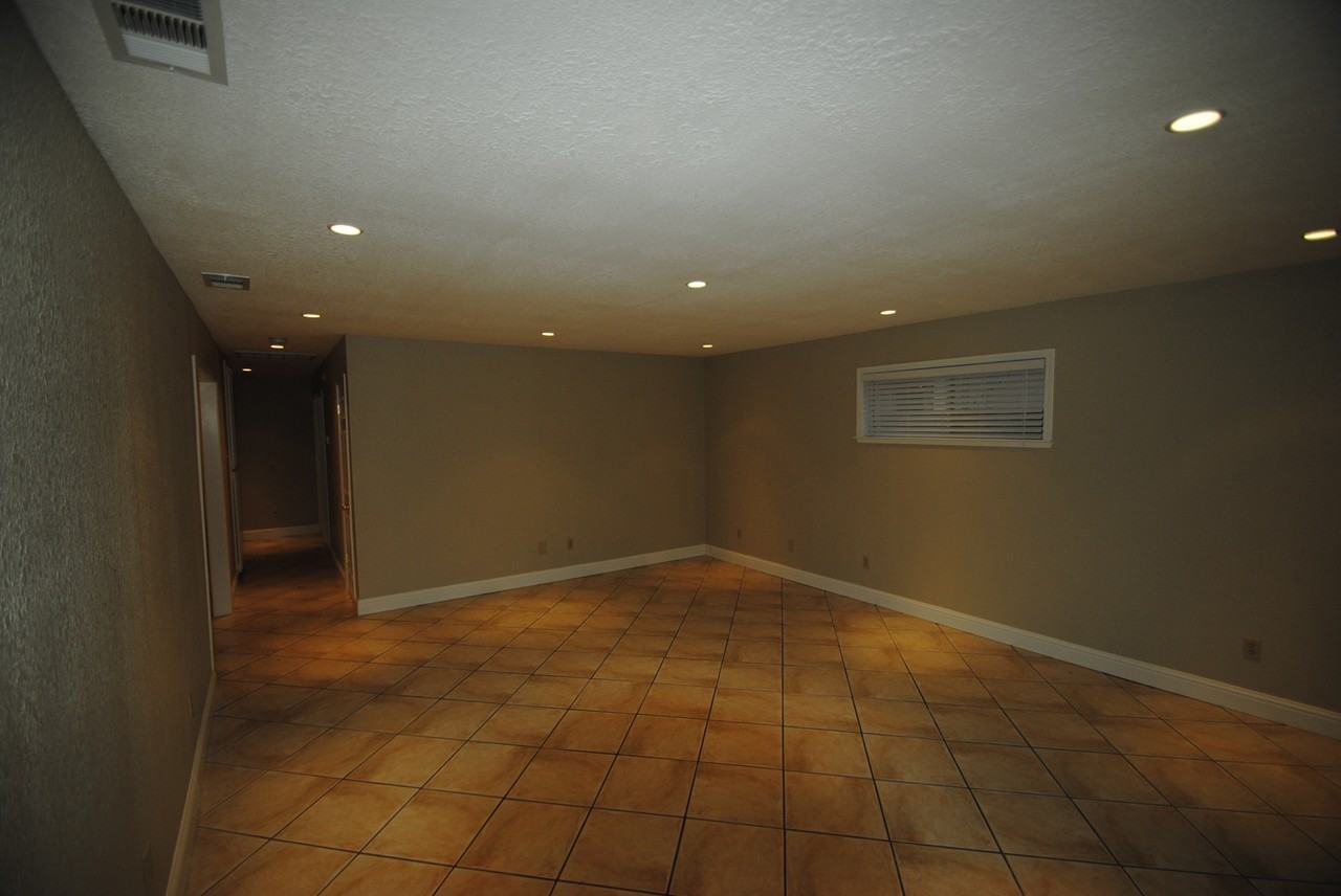 4447 79th St - Photo 3 of 11