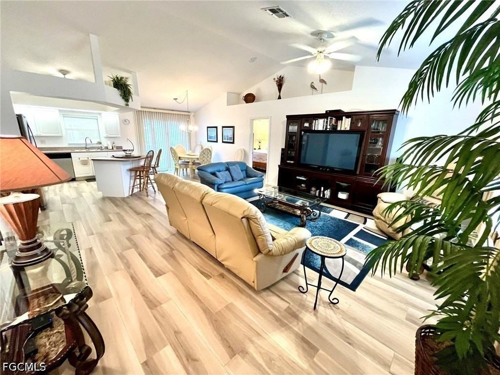 818 Sw 8th Pl - Photo 3 of 26